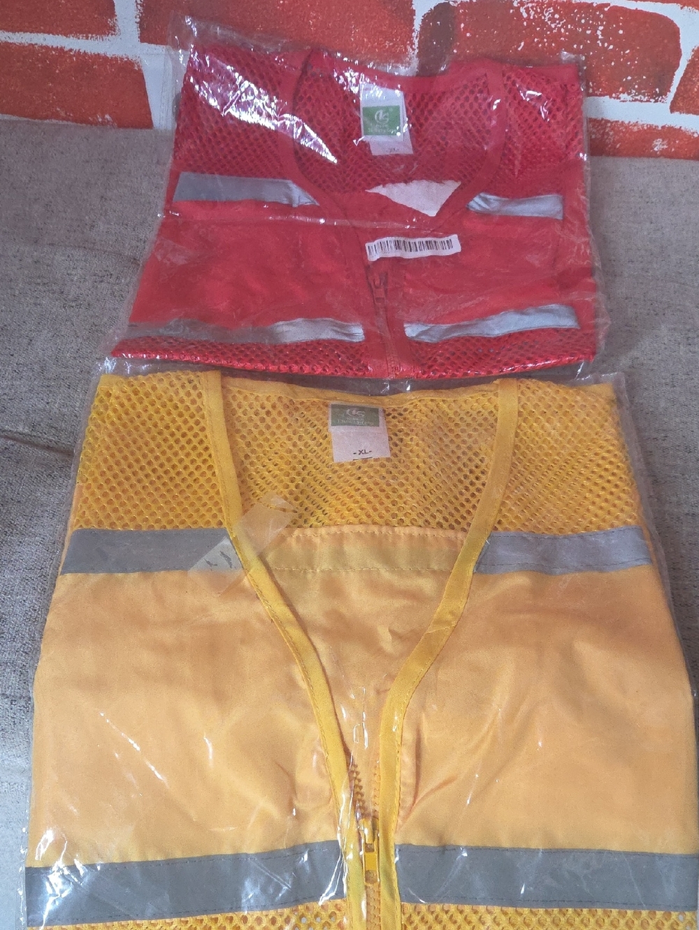 ✨️🦺✨️ Unisex XL Safety Mesh Vest - Yellow & Red ✨️🦺✨️